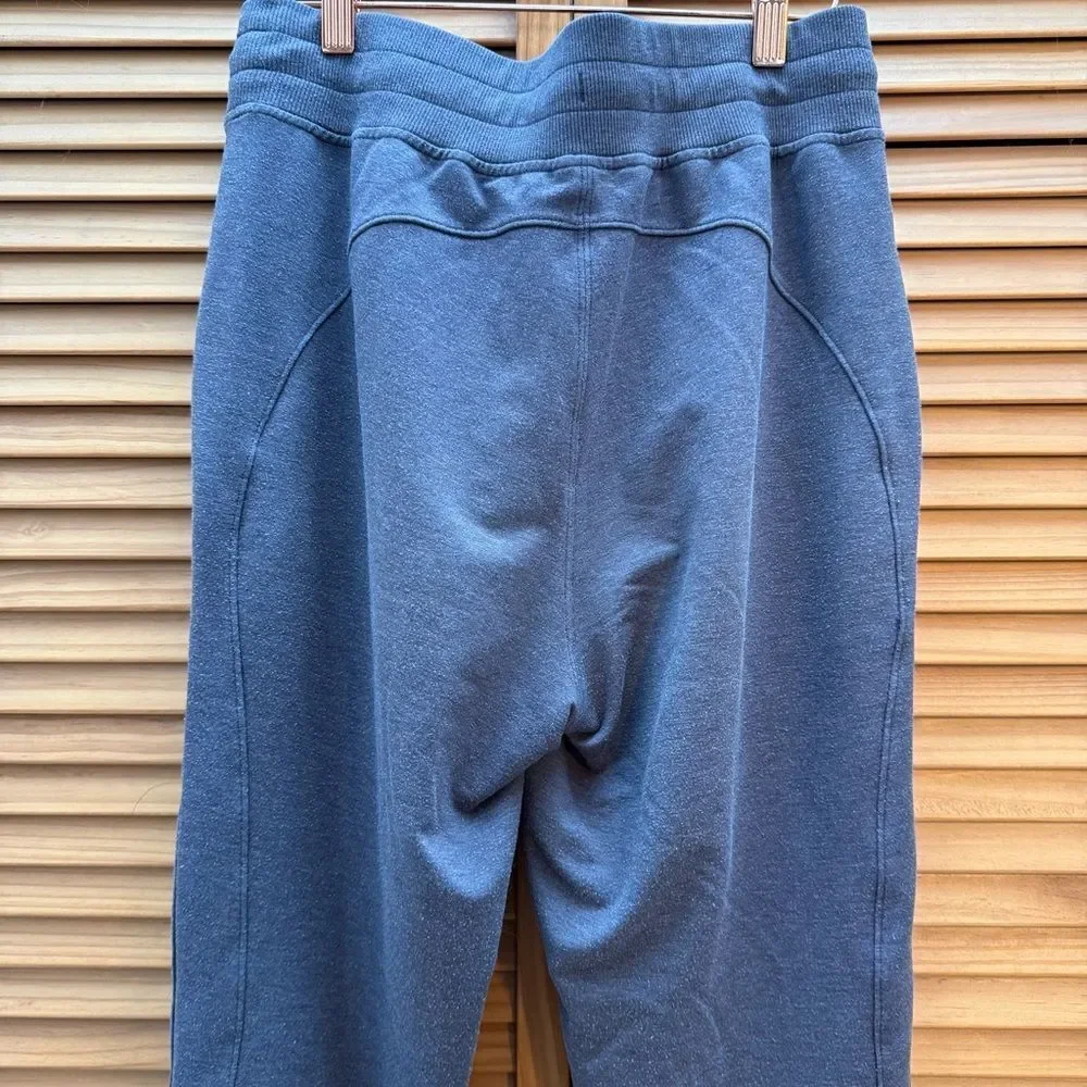 Lululemon women’s Gray Jogger size 6